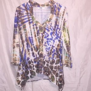 Unique shirt-colorful print shark bite Sz XL 💙🖤